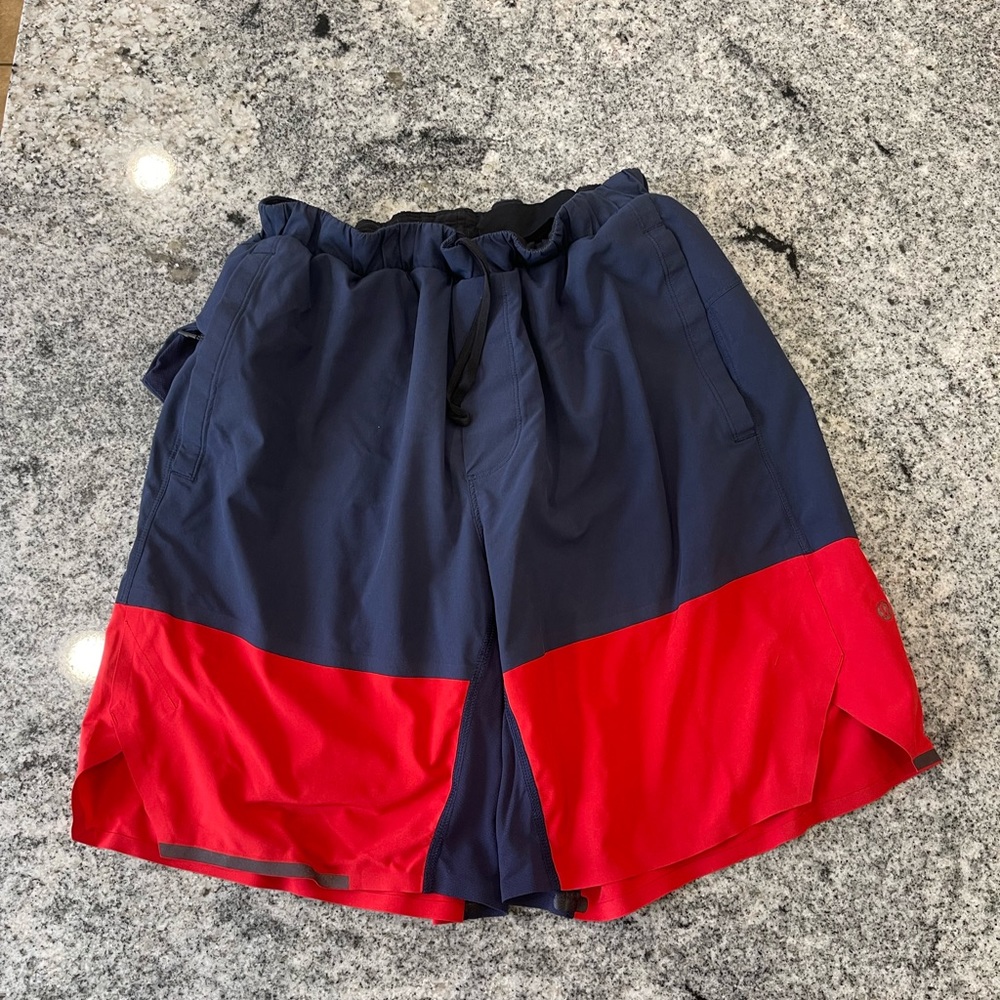 Men’s lululemon shorts with liner